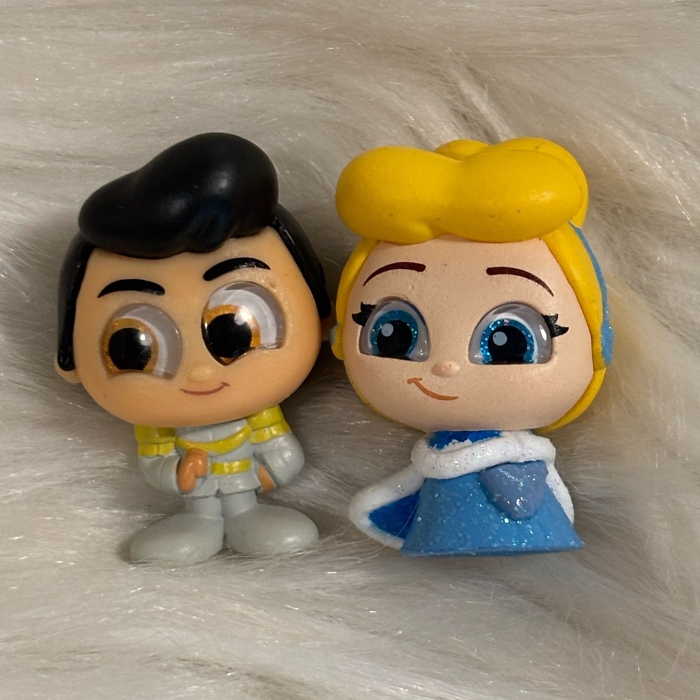 Disney Doorables Cinderella and Prince Charming Couple Figurine Set